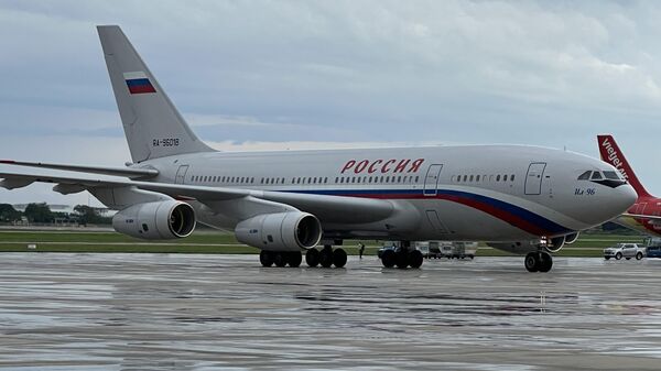 Chuyên cơ chở Chủ tịch Duma Nga hạ cánh tại sân bay Nội Bài - Sputnik Việt Nam
