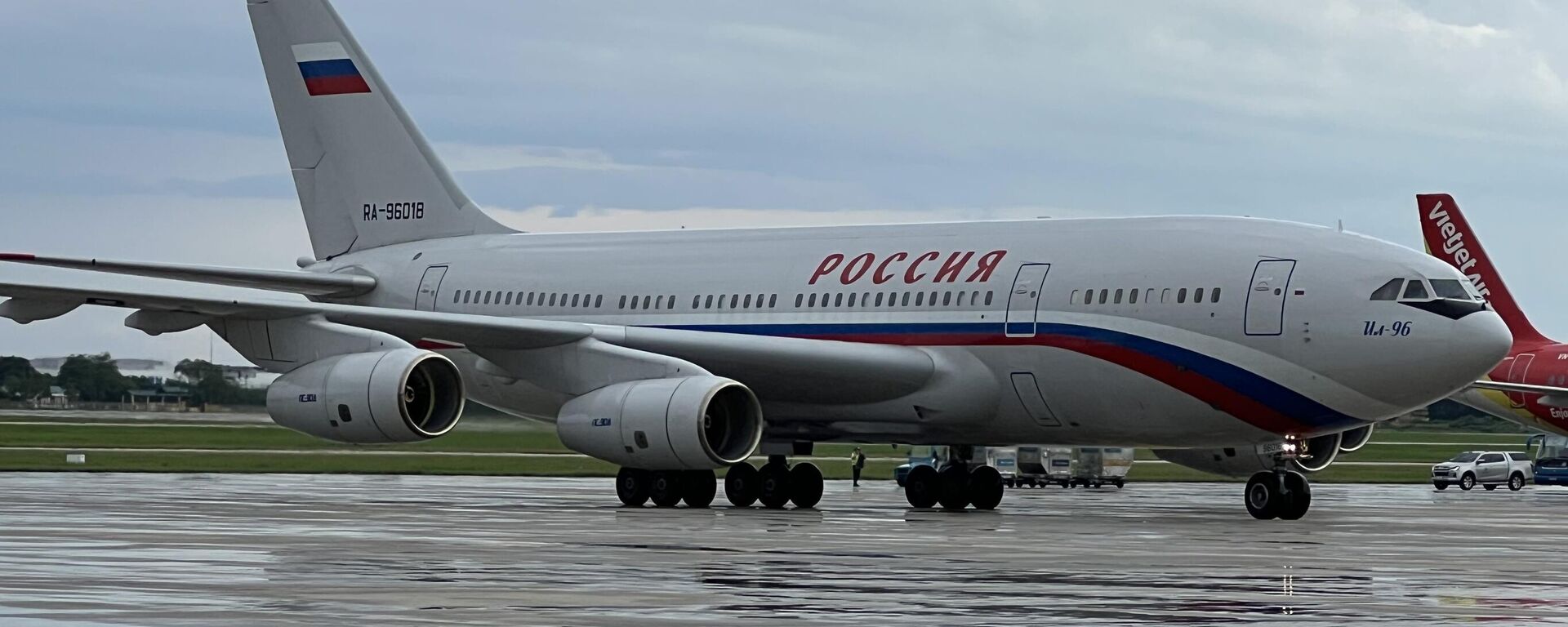 Chuyên cơ chở Chủ tịch Duma Nga hạ cánh tại sân bay Nội Bài - Sputnik Việt Nam, 1920, 28.09.2025