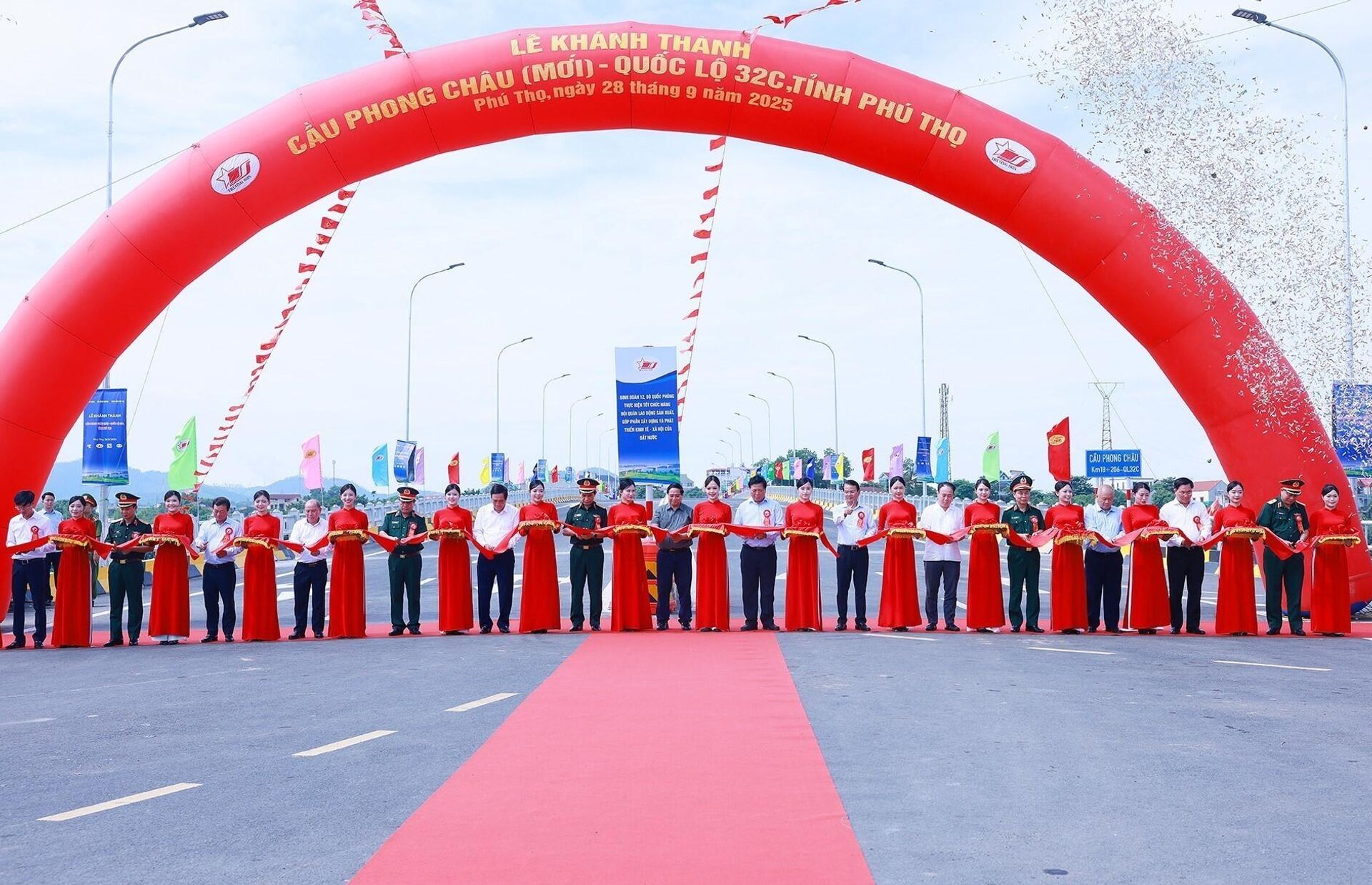 Thủ tướng dự lễ khánh thành cầu Phong Châu mới - Sputnik Việt Nam, 1920, 28.09.2025