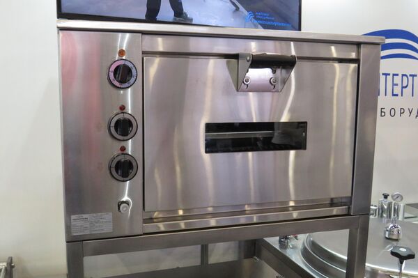 Tủ nướng của nhà bếp trên tàu biển. Công suất – 4.8 kW. - Sputnik Việt Nam