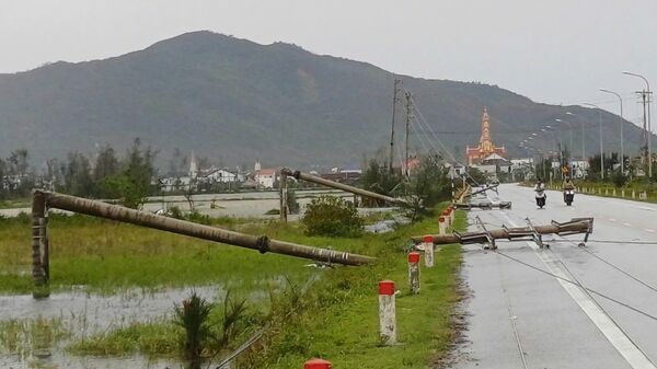 Cột điện đổ sau bão Bualoi ở Thanh Hóa, Việt Nam - Sputnik Việt Nam
