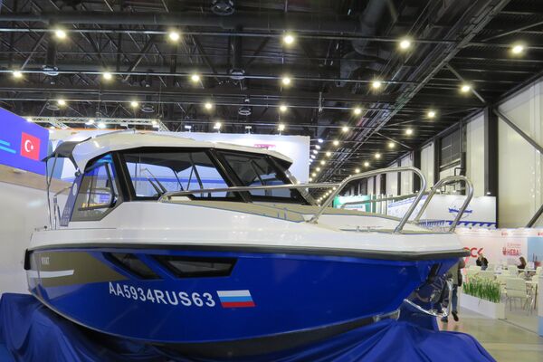 Thuyền máy VIVAT 650 HT Thuyền máy VIVAT 650 HT - Sputnik Việt Nam