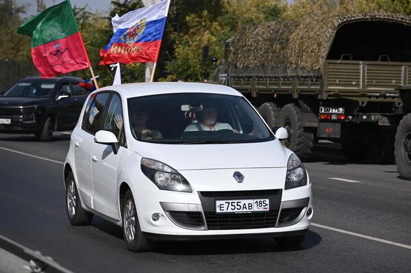 Những người tham gia diễu hành xe máy tại Berdyansk nhân Ngày Thống nhất Cộng hòa Nhân dân Donetsk (DNR), Cộng hòa Nhân dân Lugansk (LNR), tỉnh Zaporozhye và tỉnh Kherson với Nga. Ngày 30 tháng 9, Nga kỷ niệm Ngày Thống nhất Cộng hòa Nhân dân Donetsk (DNR), Cộng hòa Nhân dân Lugansk (LNR), tỉnh Zaporozhye và tỉnh Kherson với Liên bang Nga. Ngày kỷ niệm này được thiết lập theo luật liên bang vào ngày 28 tháng 9 năm 2023. - Sputnik Việt Nam