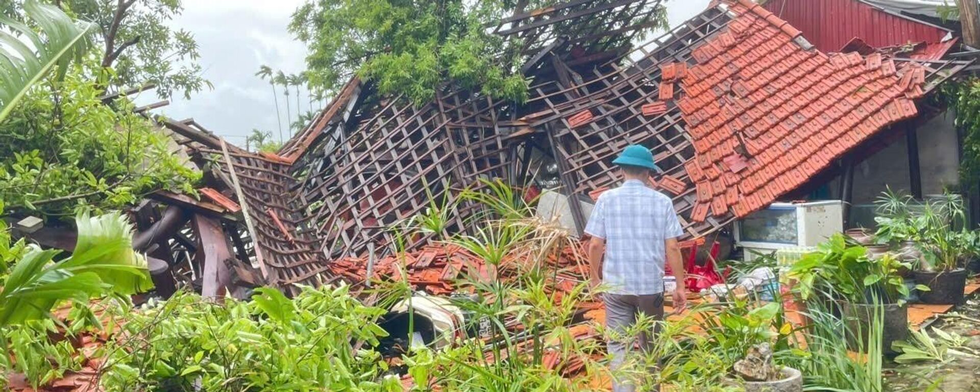 Cơn lốc xuất hiện gây thiệt hại tại nhiều xã
 - Sputnik Việt Nam, 1920, 30.09.2025