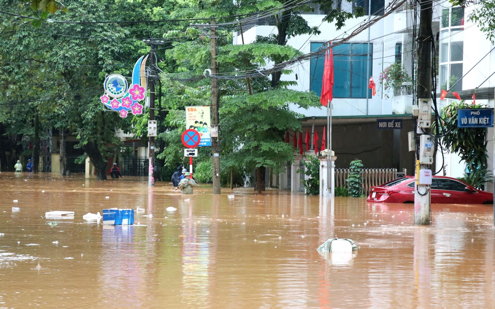 Nước sông Lô (Tuyên Quang) dâng kỷ lục, gây ngập lụt trên diện rộng - Sputnik Việt Nam, 1920, 15.10.2025