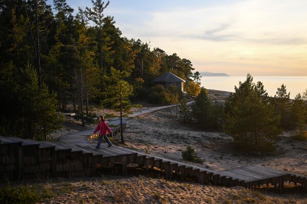 Trung tâm giải trí &quot;Tuổi trẻ. Baikal&quot; gần làng Turka ven bờ hồ Baikal, Cộng hòa Buryatia - Sputnik Việt Nam