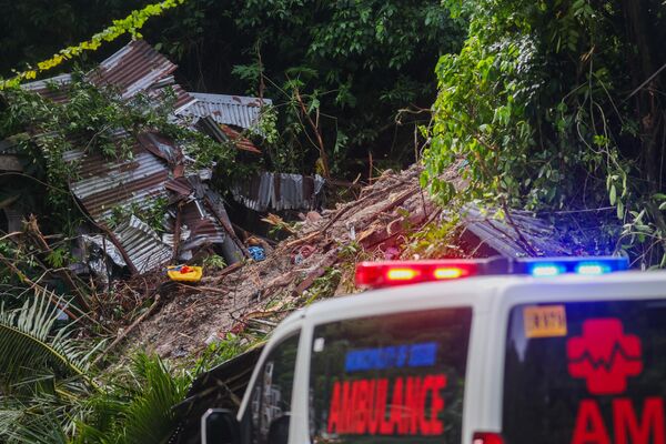 Ngôi nhà bị phá hủy bởi lở đất sau trận động đất tại Thành phố Cebu, Philippines - Sputnik Việt Nam
