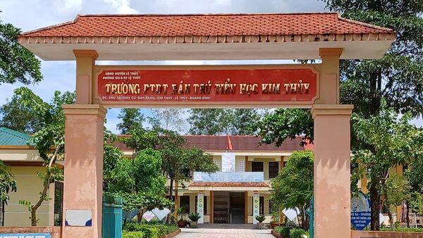 Trường Phổ thông dân tộc bán trú Tiểu học Kim Thuỷ - nơi để xảy ra vụ ngộ độc thực phẩm tập thể. - Sputnik Việt Nam