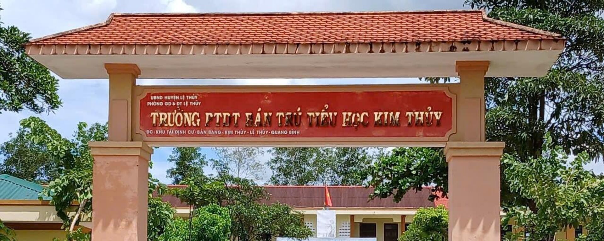 Trường Phổ thông dân tộc bán trú Tiểu học Kim Thuỷ - nơi để xảy ra vụ ngộ độc thực phẩm tập thể. - Sputnik Việt Nam, 1920, 01.10.2025