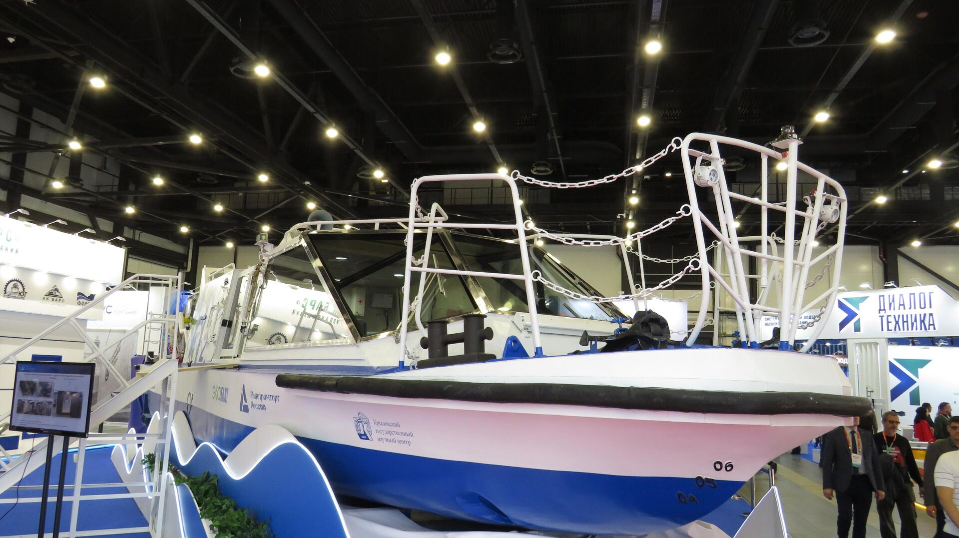 Tàu chở khách chạy bằng pin nhiên liệu hydro của Tập đoàn Đóng tàu Ak Bars của Nga  - Sputnik Việt Nam, 1920, 03.10.2025