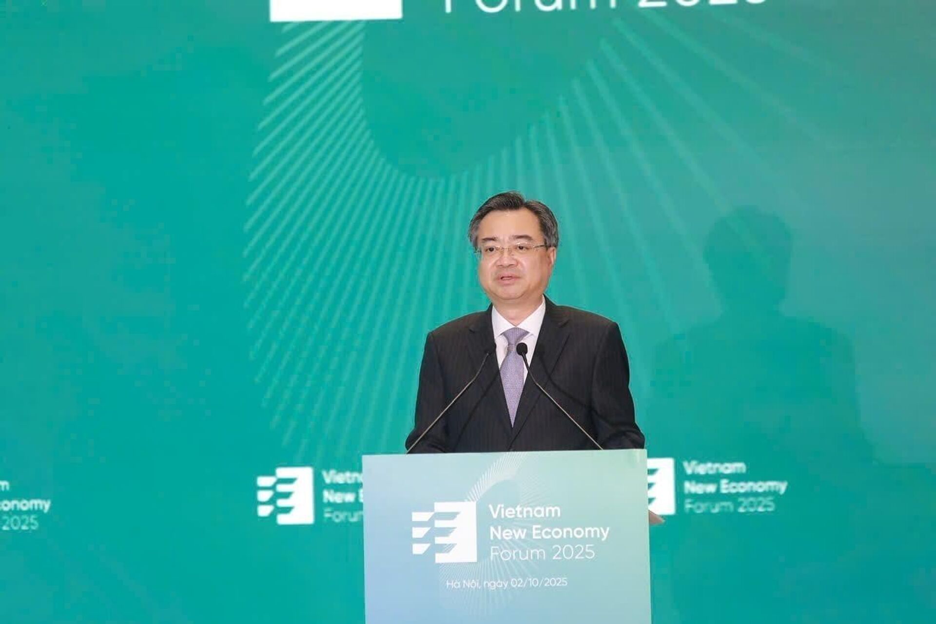 Trưởng Ban Chính sách chiến lược Trung ương Nguyễn Thanh Nghị phát biểu tại Diễn đàn
 - Sputnik Việt Nam, 1920, 02.10.2025