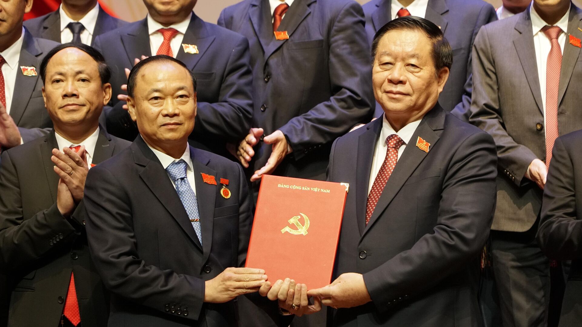 Đồng chí Nguyễn Trọng Nghĩa, Ủy viên Bộ Chính trị, Bí thư Trung ương Đảng, Trưởng Ban Tuyên giáo và Dân vận Trung ương, trao quyết định của Bộ Chính trị chỉ định đồng chí Thái Đại Ngọc tham gia Ban Chấp hành, giữ chức Bí thư Tỉnh ủy Gia Lai nhiệm kỳ 2025-2030
 - Sputnik Việt Nam, 1920, 03.10.2025