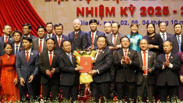 Đồng chí Nguyễn Trọng Nghĩa, Ủy viên Bộ Chính trị, Bí thư Trung ương Đảng, Trưởng Ban Tuyên giáo và Dân vận Trung ương, trao quyết định của Bộ Chính trị chỉ định đồng chí Thái Đại Ngọc tham gia Ban Chấp hành, giữ chức Bí thư Tỉnh ủy Gia Lai nhiệm kỳ 2025-2030
 - Sputnik Việt Nam