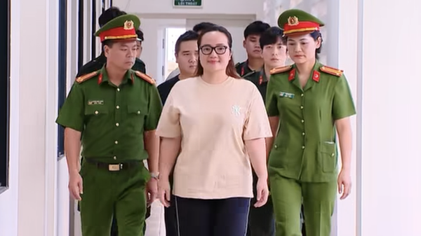 Bà Hoàng Thị Hường tại cơ quan công an - Sputnik Việt Nam