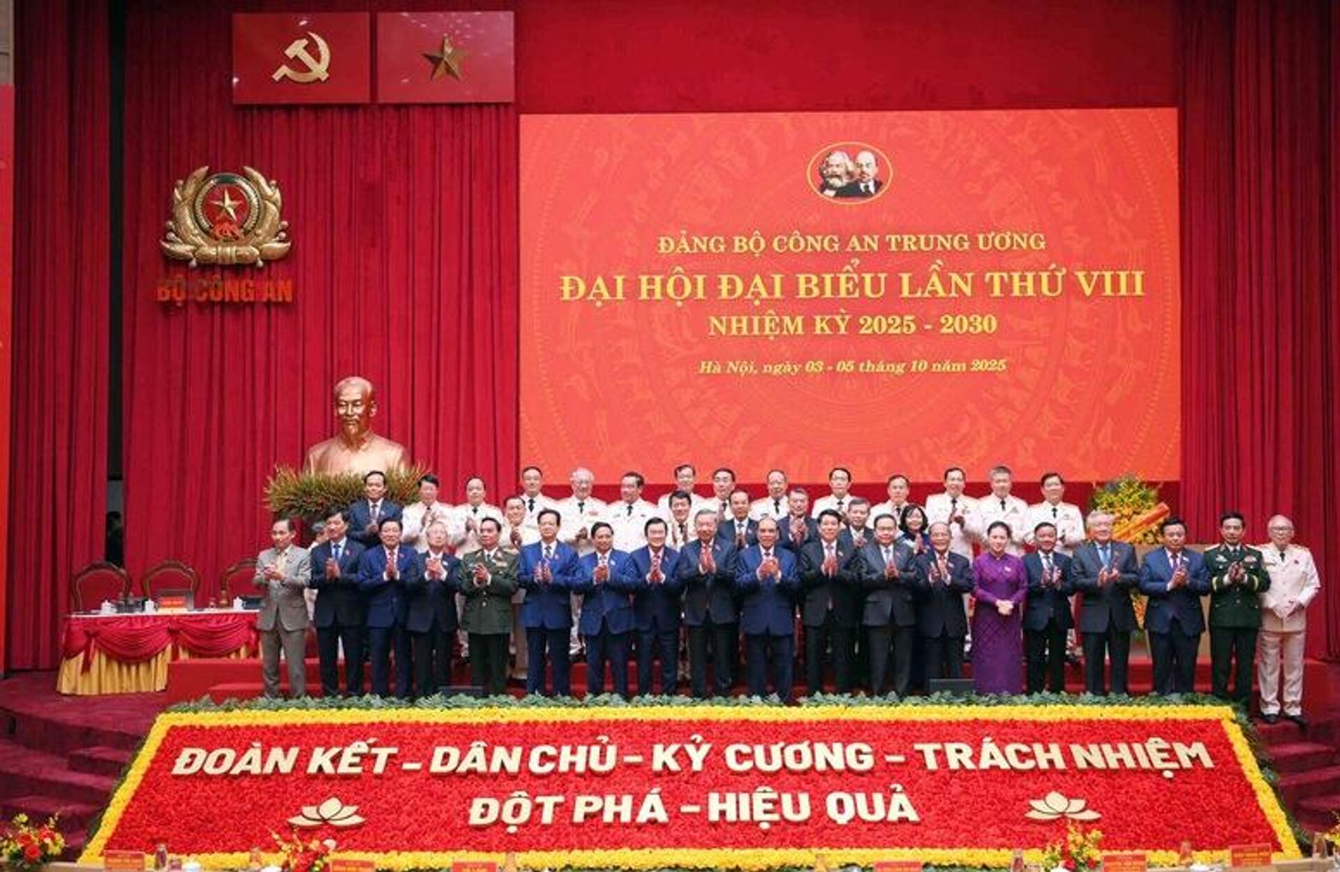Tổng Bí thư Tô Lâm và các đồng chí lãnh đạo, nguyên lãnh đạo Đảng, Nhà nước dự Đại hội đại biểu Đảng bộ Công an Trung ương lần thứ VIII, nhiệm kỳ 2025 - 2030 Tổng Bí thư Tô Lâm và các đồng chí lãnh đạo, nguyên lãnh đạo Đảng, Nhà nước dự Đại hội đại biểu Đảng bộ Công an Trung ương lần thứ VIII, nhiệm kỳ 2025 - 2030 - Sputnik Việt Nam, 1920, 04.10.2025