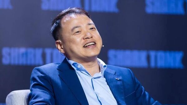 Doanh nhân Nguyễn Hòa Bình ở chương trình Shark Tank Việt Nam - Sputnik Việt Nam