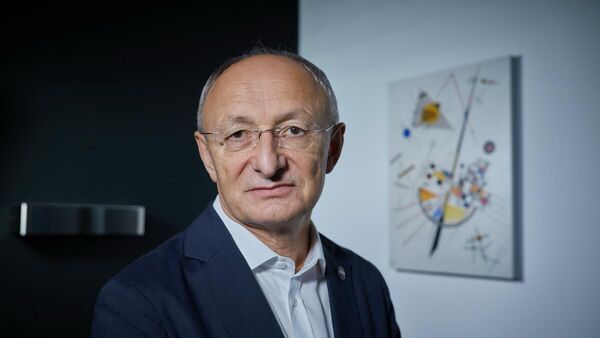 Alexander Mikhailovich Lila, Giám đốc Viện nghiên cứu bệnh thấp khớp mang tên V.A Nasonova, Bác sĩ chuyên khoa thấp khớp của Bộ Y tế Nga, Giáo sư và Viện sĩ thông tấn của Viện Hàn lâm Khoa học Nga - Sputnik Việt Nam