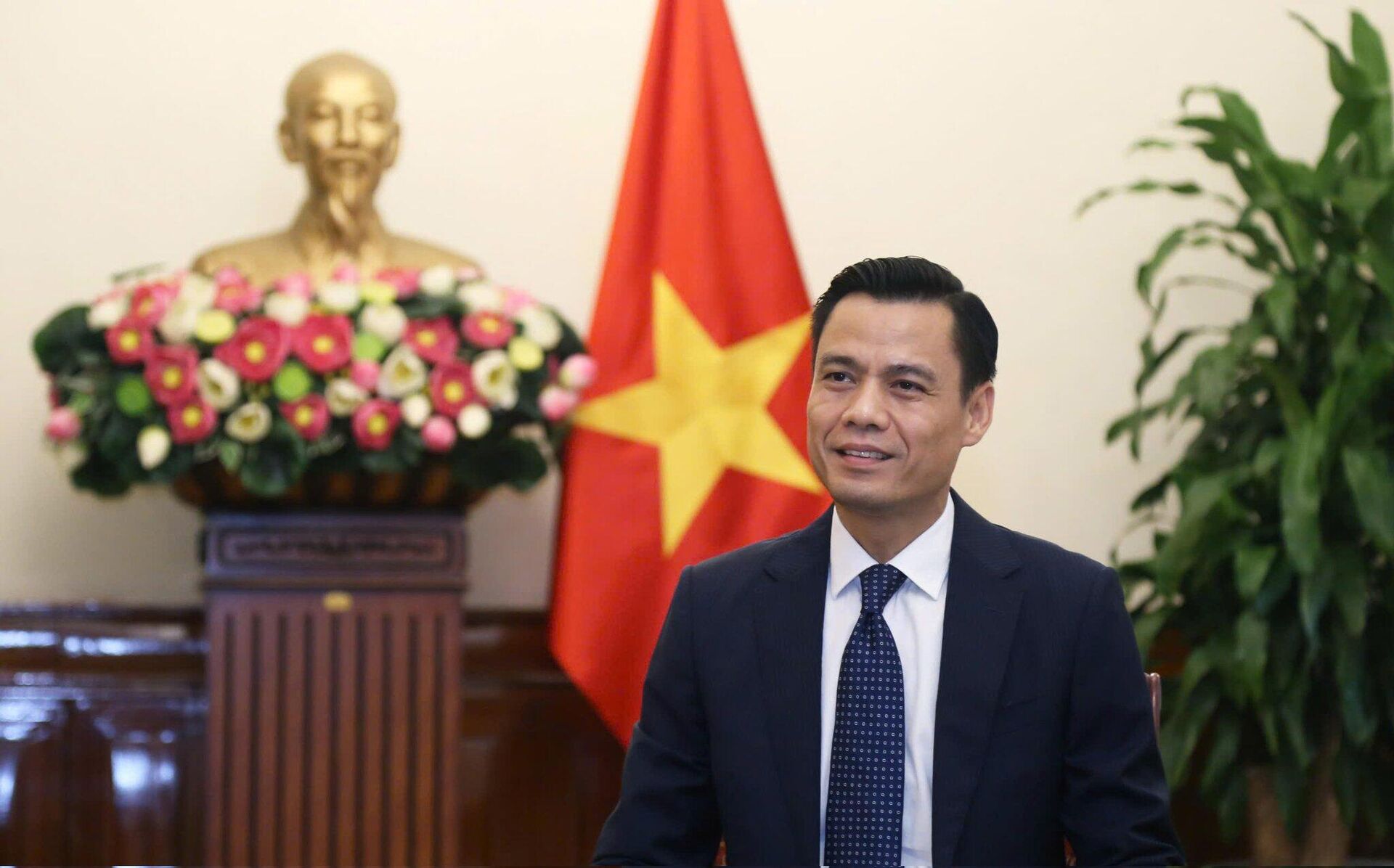 Thứ trưởng Bộ Ngoại giao Đặng Hoàng Giang Thứ trưởng Bộ Ngoại giao Đặng Hoàng Giang - Sputnik Việt Nam, 1920, 06.10.2025