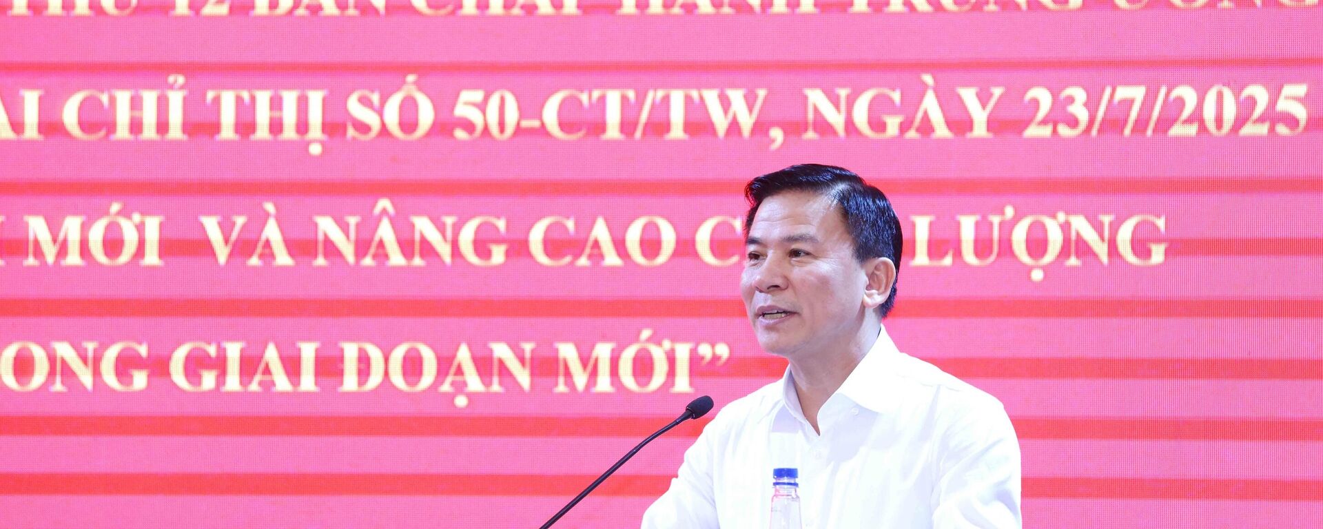 Đồng chí Đỗ Trọng Hưng, Uỷ viên Trung ương Đảng, Phó Trưởng Ban Tổ chức Trung ương quán triệt về nội dung Chỉ thị số 50-CT/TW của Ban Bí thư. Ảnh: Phương Hoa - TTXVN

 - Sputnik Việt Nam, 1920, 13.09.2025