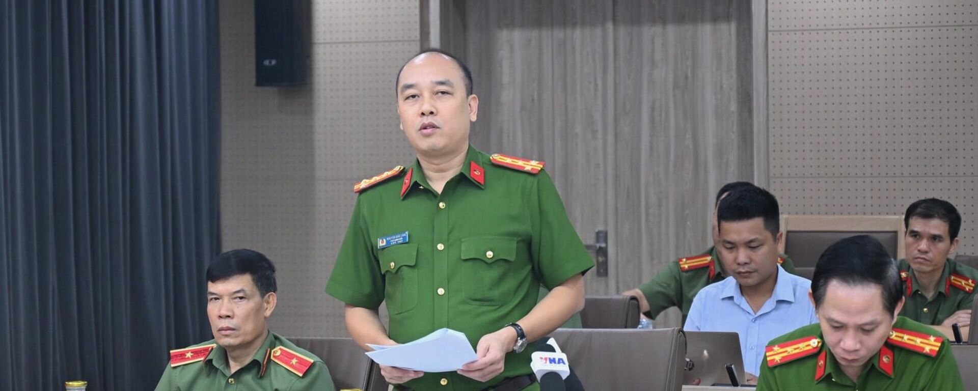  Đại tá Nguyễn Đức Long, Phó Giám đốc CATP Hà Nội  phát biểu tại buổi họp báo - Sputnik Việt Nam, 1920, 06.10.2025