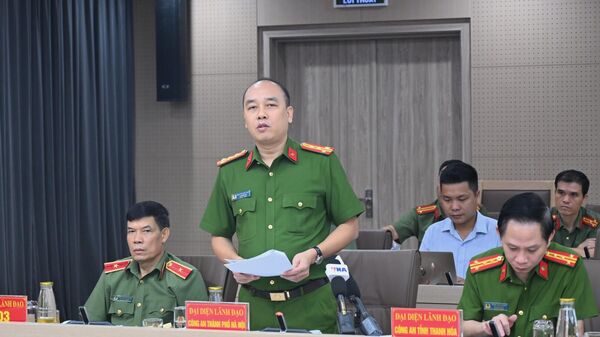  Đại tá Nguyễn Đức Long, Phó Giám đốc CATP Hà Nội  phát biểu tại buổi họp báo - Sputnik Việt Nam