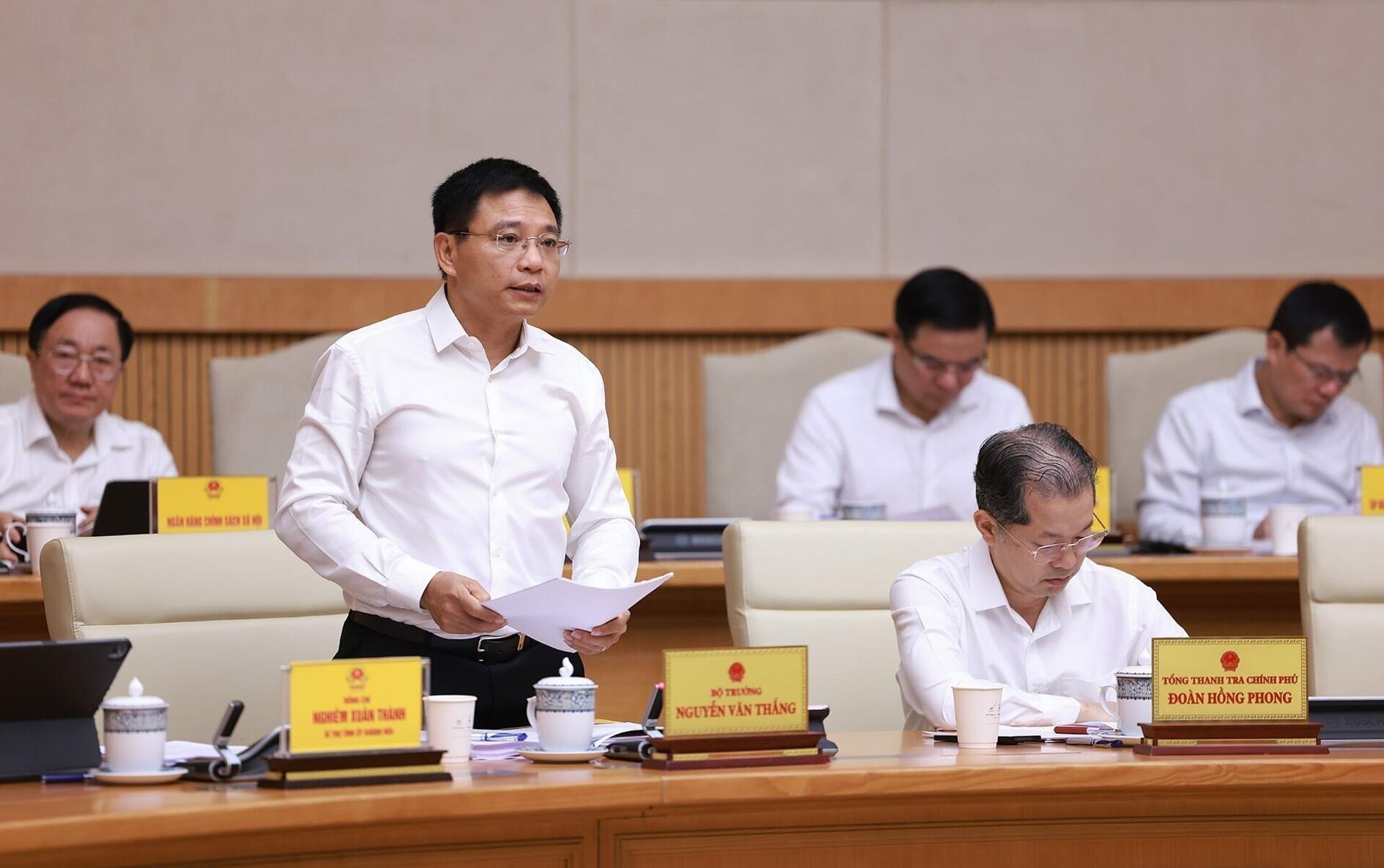 Bộ trưởng Bộ Tài chính Nguyễn Văn Thắng báo cáo tình hình kinh tế - xã hội tháng 9 và 9 tháng năm 2025 - Sputnik Việt Nam, 1920, 08.10.2025