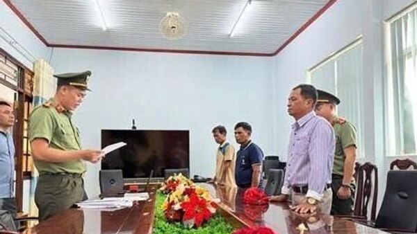 Cơ quan an ninh điều tra tống đạt các quyết định và thi hành lệnh bắt tạm giam bị can - Sputnik Việt Nam