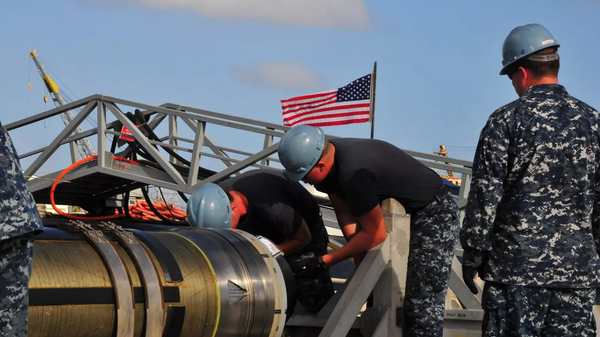 Đang nạp tên lửa Tomahawk - Sputnik Việt Nam