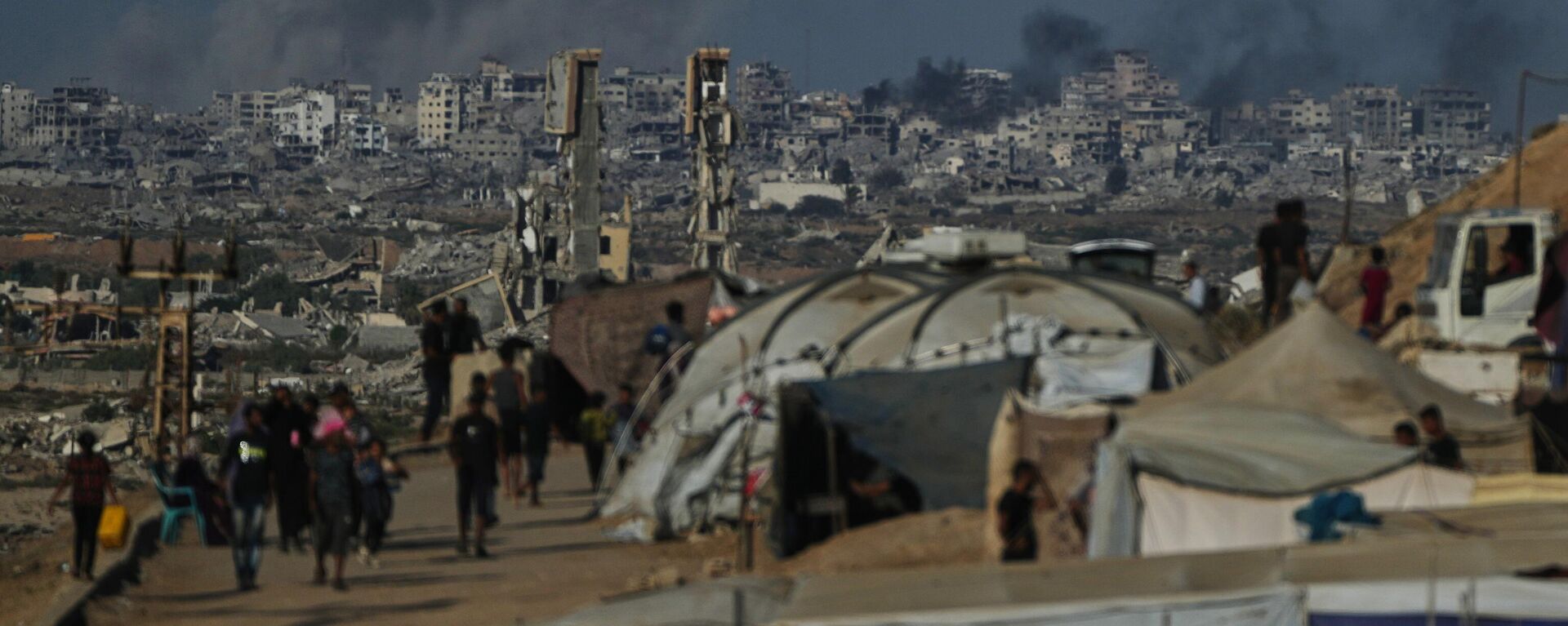 Khói bốc lên sau một cuộc không kích của quân đội Israel vào Thành phố Gaza. Ngày 8 tháng 10 năm 2025 - Sputnik Việt Nam, 1920, 10.11.2025