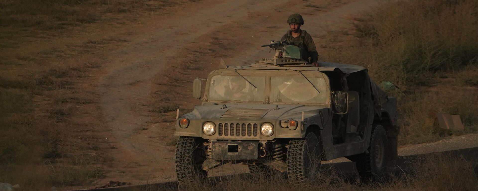 Binh lính Israel gần biên giới Israel-Gaza sau thông báo Israel và Hamas đã đồng ý về giai đoạn đầu tiên của kế hoạch hòa bình nhằm chấm dứt giao tranh. Ngày 9 tháng 10 năm 2025 - Sputnik Việt Nam, 1920, 19.10.2025