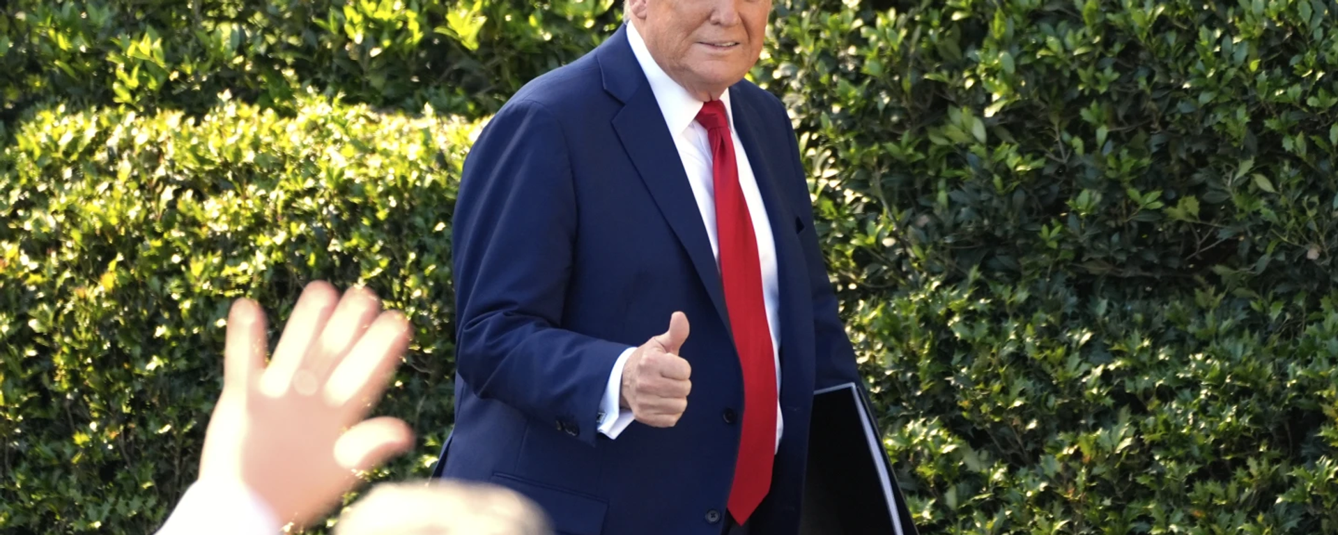 Tổng thống Hoa Kỳ Donald Trump  - Sputnik Việt Nam, 1920, 09.10.2025