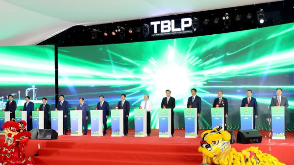 Các đại biểu thực hiện nghi thức khởi công dự án
 - Sputnik Việt Nam