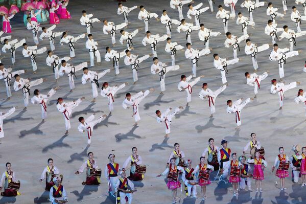 Lễ kỷ niệm trọng thể 80 năm thành lập Đảng Lao động Triều Tiên - Sputnik Việt Nam
