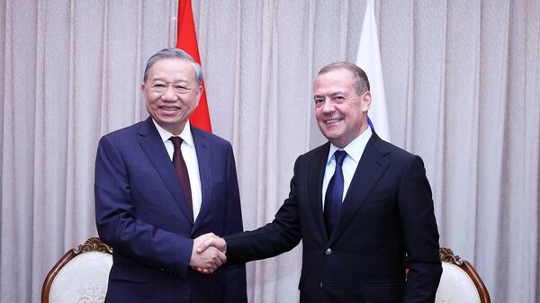 Tổng Bí thư Tô Lâm gặp Chủ tịch Đảng Nước Nga Thống nhất Dmitry Medvedev - Sputnik Việt Nam