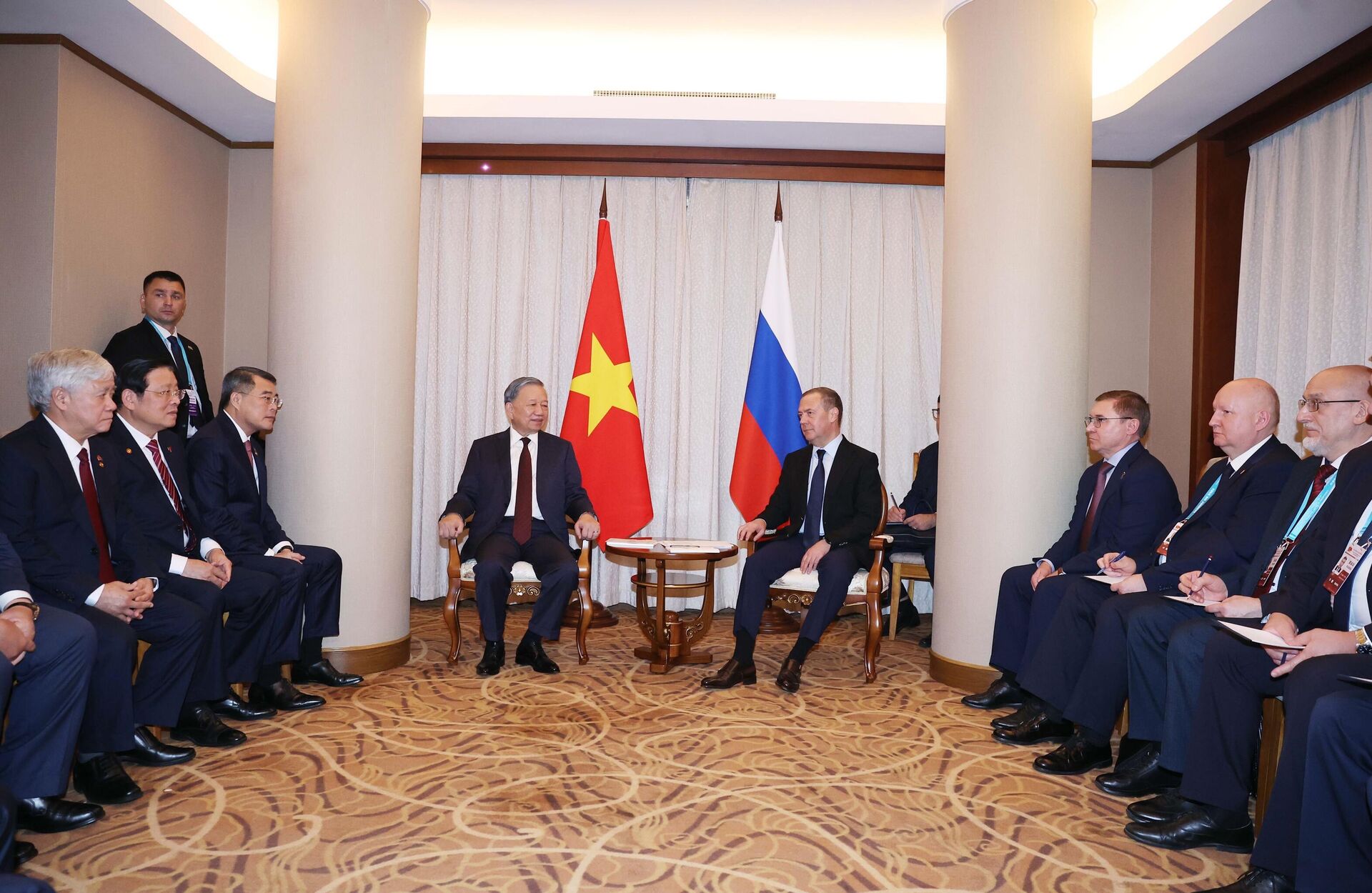 Tổng Bí thư Tô Lâm gặp Chủ tịch Đảng Nước Nga Thống nhất, Phó chủ tịch Hội đồng An ninh Liên bang Nga Dmitry Medvedev - Sputnik Việt Nam, 1920, 10.10.2025