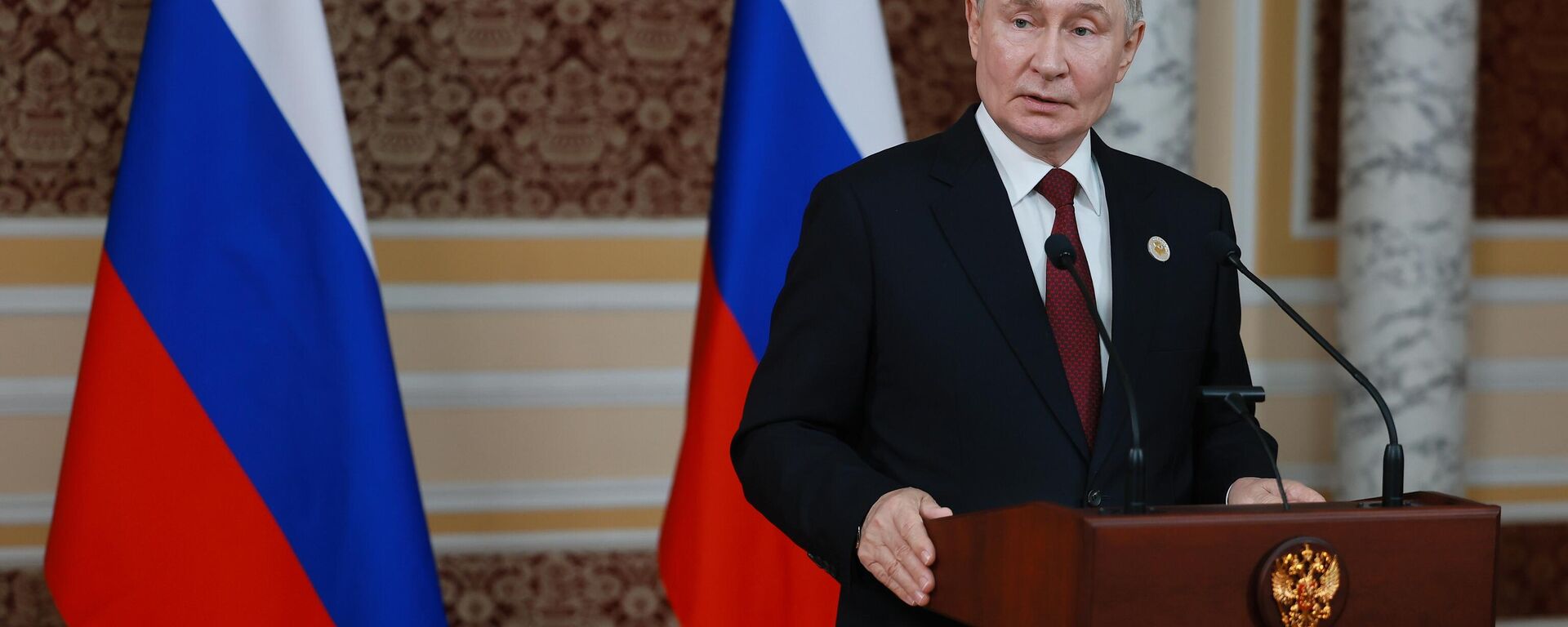 Tổng thống Nga Vladimir Putin phát biểu với giới truyền thông sau khi tham dự cuộc họp của Hội đồng nguyên thủ quốc gia CIS và tổ chức cuộc họp song phương tại Dushanbe - Sputnik Việt Nam, 1920, 10.10.2025