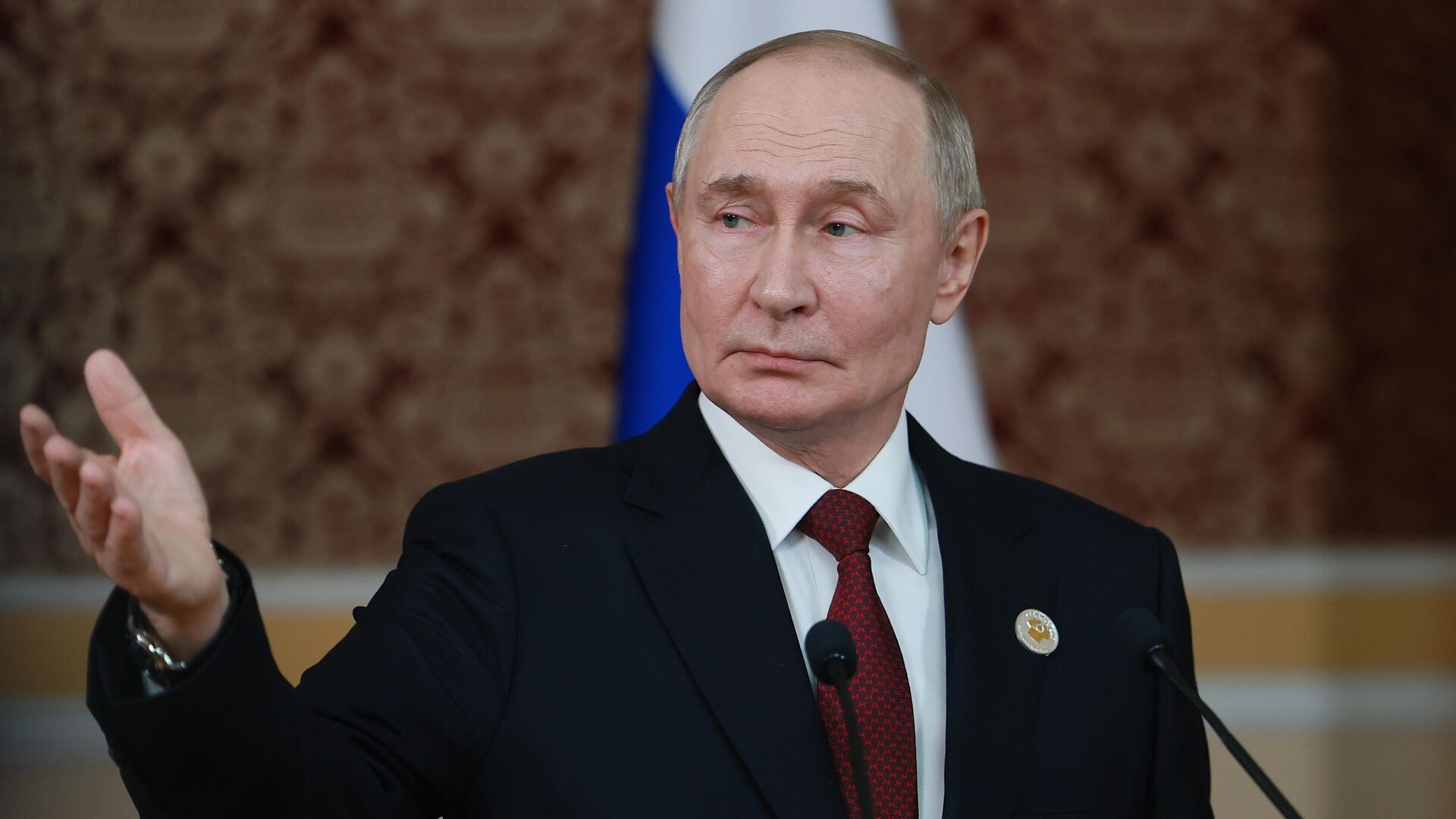 Tổng thống Nga Vladimir Putin phát biểu với giới truyền thông sau khi tham dự cuộc họp của Hội đồng nguyên thủ quốc gia CIS và tổ chức cuộc họp song phương tại Dushanbe Tổng thống Nga Vladimir Putin phát biểu với giới truyền thông sau khi tham dự cuộc họp của Hội đồng nguyên thủ quốc gia CIS và tổ chức cuộc họp song phương tại Dushanbe - Sputnik Việt Nam, 1920, 10.10.2025