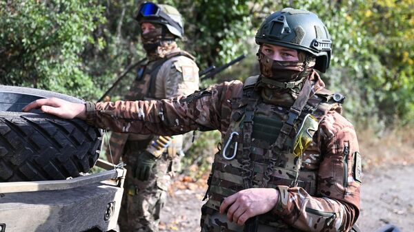 Hoạt động chiến đấu của các tín hiệu viên thuộc nhóm quân Trung tâm của Nga theo hướng Krasnoarmeysk trong khu vực tác chiến quân sự đặc biệt - Sputnik Việt Nam