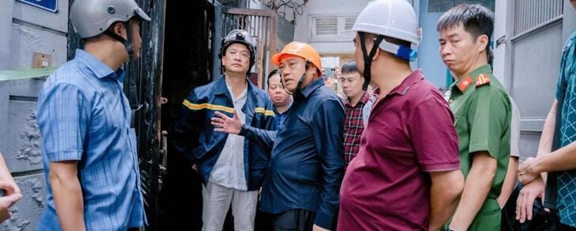 Chủ tịch UBND Hà Nội Trần Sỹ Thanh chỉ đạo tại hiện trường - Sputnik Việt Nam, 1920, 11.10.2025