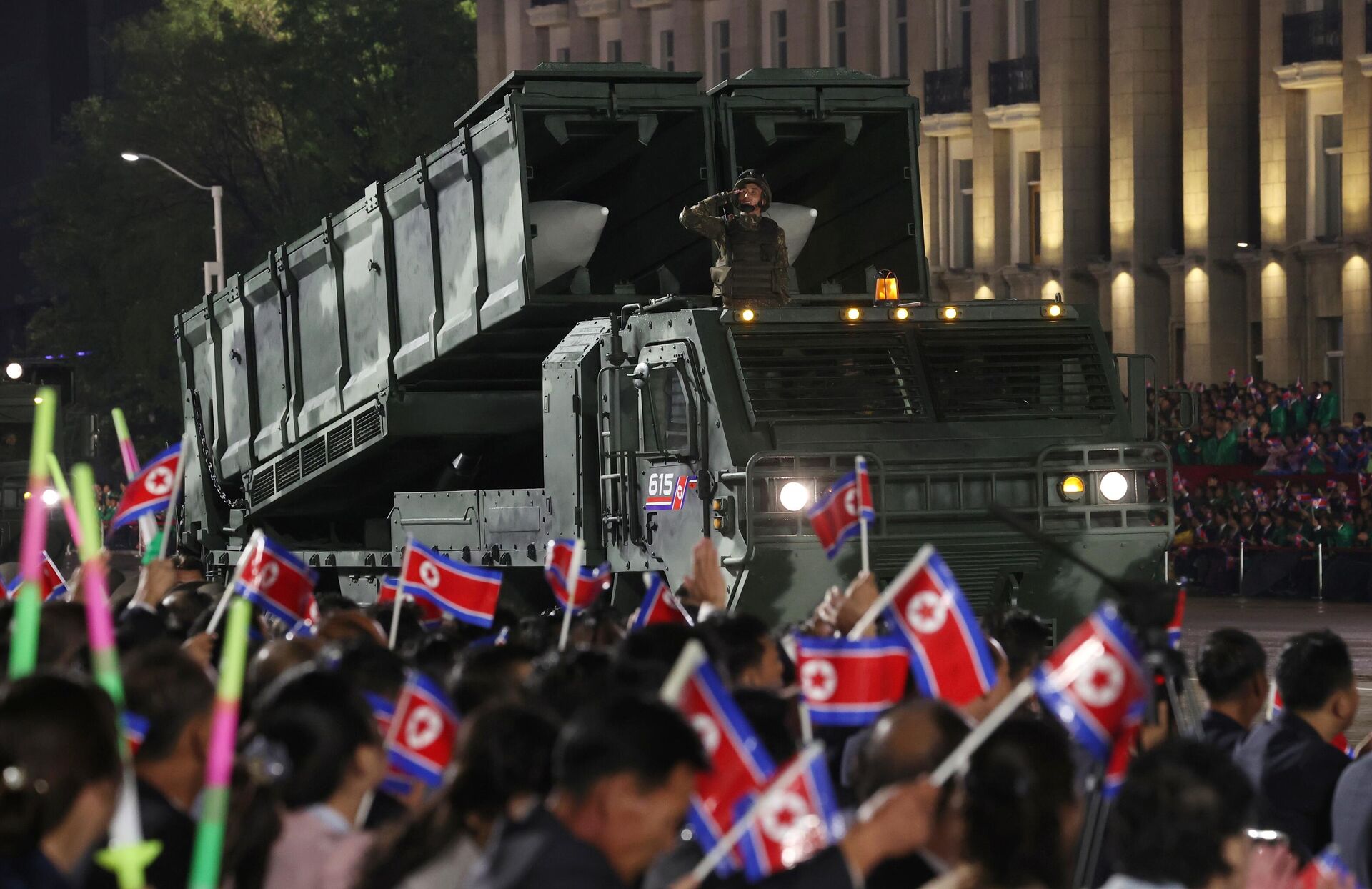 Một cuộc diễu hành quân sự kỷ niệm 80 năm thành lập Đảng Lao động Triều Tiên tại Bình Nhưỡng - Sputnik Việt Nam, 1920, 11.10.2025