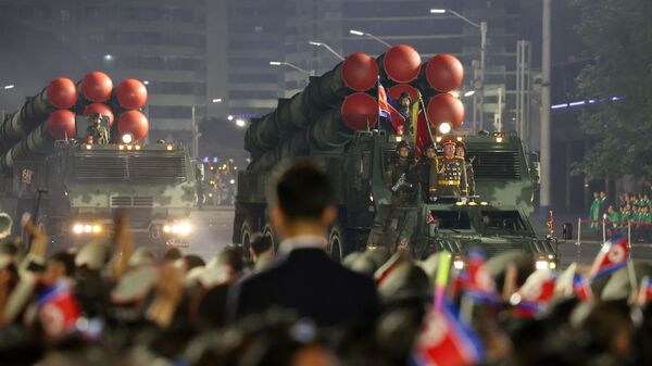 Một cuộc diễu hành quân sự kỷ niệm 80 năm thành lập Đảng Lao động Triều Tiên tại Bình Nhưỡng - Sputnik Việt Nam