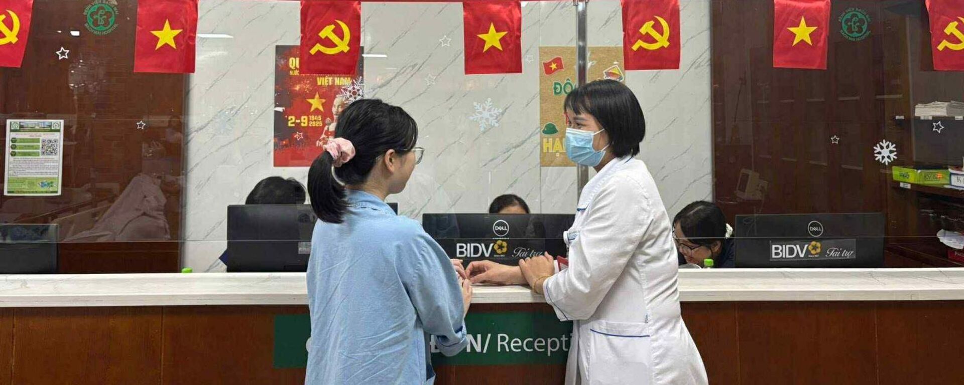 Người dân đến khám chữa bệnh tại Bệnh viện Bạch Mai - Sputnik Việt Nam, 1920, 19.11.2025