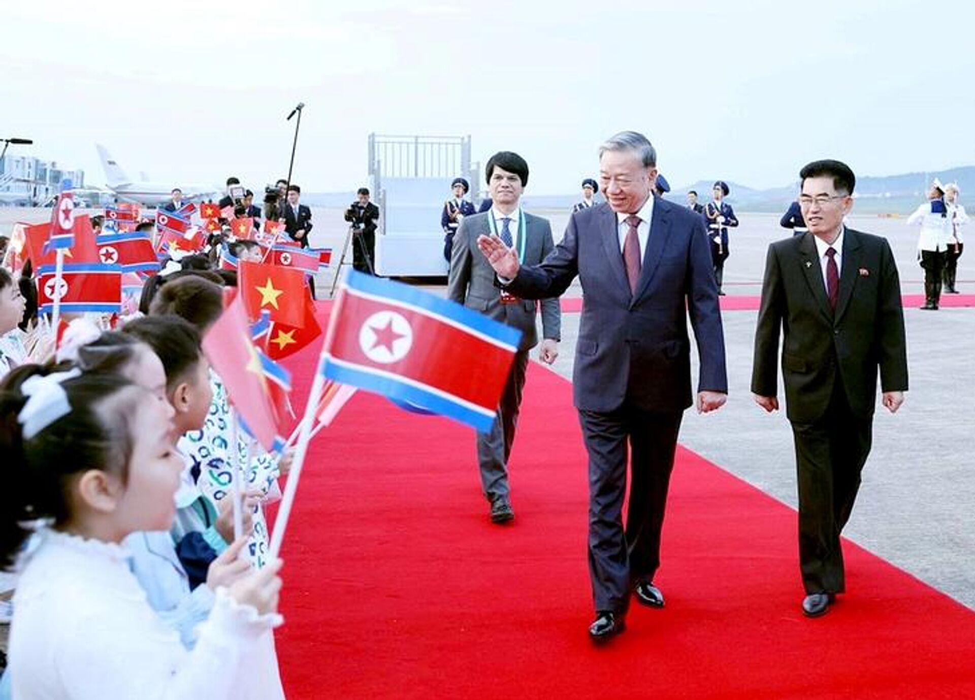 Tổng Bí thư Tô Lâm đến Bình Nhưỡng, bắt đầu thăm cấp Nhà nước tới Triều Tiên - Sputnik Việt Nam, 1920, 11.10.2025