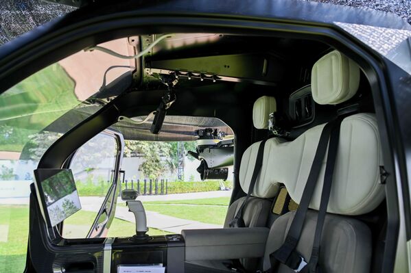 Đây là chuyến bay trình diễn đầu tiên của chiếc ô tô bay này ở Dubai. - Sputnik Việt Nam