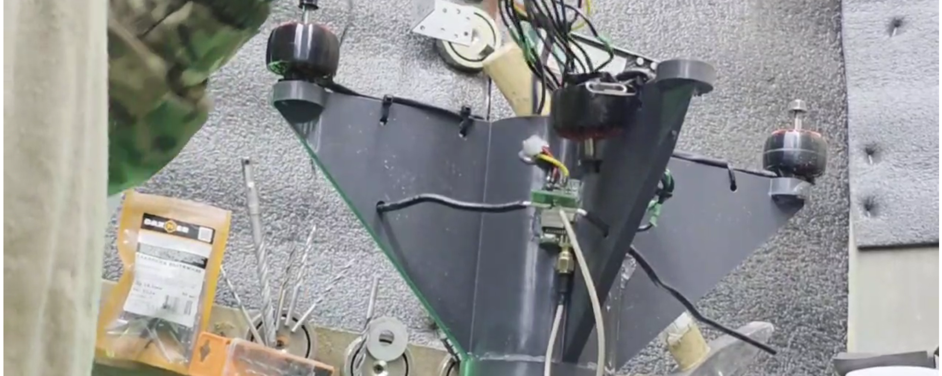 Các chuyên gia của lữ đoàn mang tên Alexander Nevsky đang phát triển bộ khuếch đại tín hiệu UAV độc nhất vô nhị - Sputnik Việt Nam, 1920, 13.10.2025