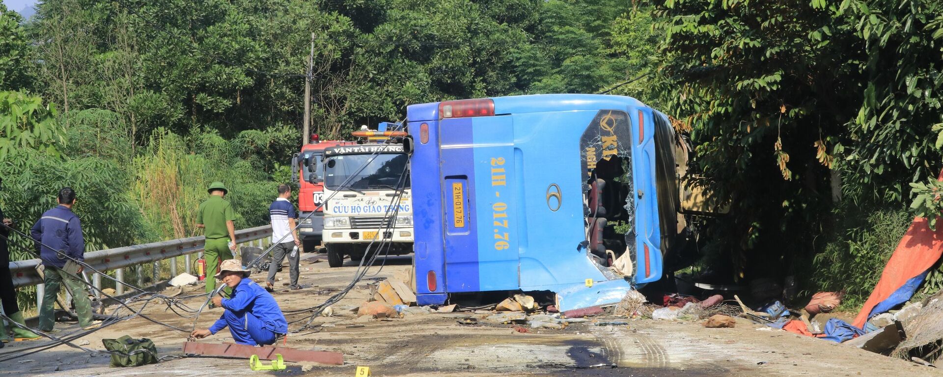 Vụ tai nạn khiến 3 người tử vong tại chỗ, 5 người bị thương nặng được đưa đi cấp cứu và nhiều hành khách khác bị thương nhẹ - Sputnik Việt Nam, 1920, 13.10.2025