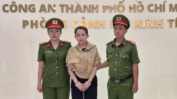 Võ Thị Ngọc Ngân (biệt danh “Ngân 98”) tại Cơ quan Công an - Sputnik Việt Nam