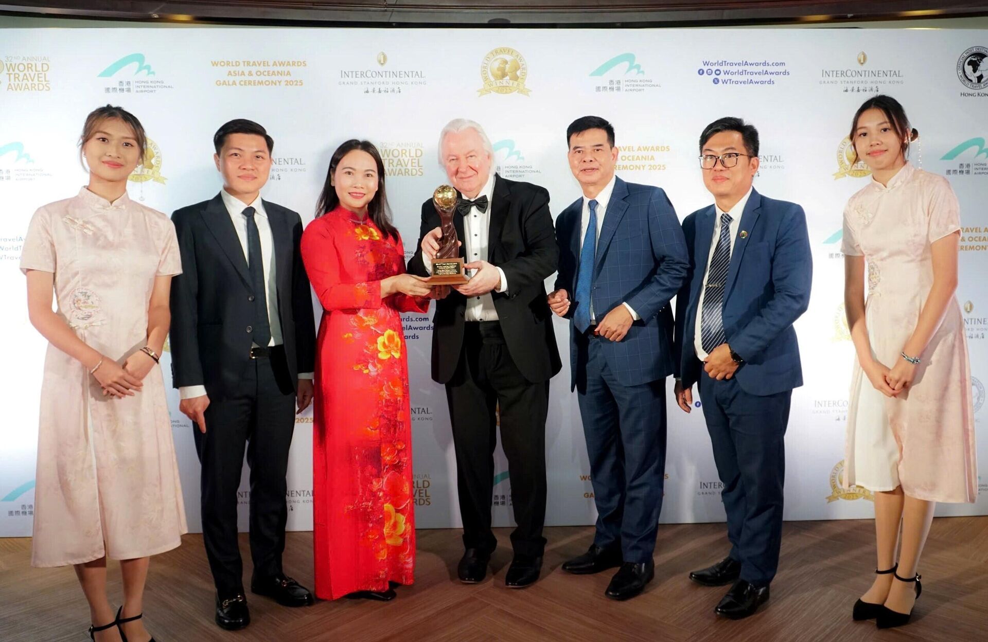 Tổ chức Giải thưởng Du lịch Thế giới (World Travel Awards – WTA) trao tặng danh hiệu “Công viên địa chất toàn cầu UNESCO Cao nguyên đá Đồng Văn, Tuyên Quang, Việt Nam – Điểm đến văn hóa khu vực hàng đầu châu Á năm 2025” cho đại diện tỉnh Tuyên Quang - Sputnik Việt Nam, 1920, 14.10.2025