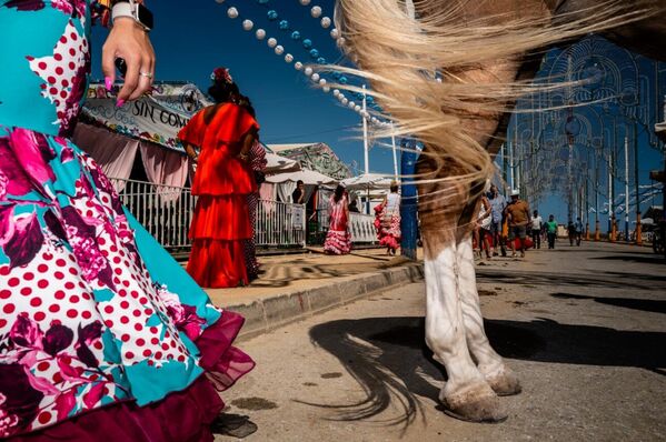 &quot;Swirl&quot; của Giedo Van Der Zwan, tác phẩm đoạt giải nhì ở hạng mục Nhiếp ảnh Đường phố của cuộc thi Siena International Photo Awards 2025 - Sputnik Việt Nam