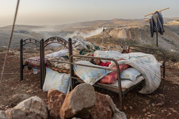 &quot;Sự dịch chuyển thầm lặng&quot; của David Lombeida, giải Nhất hạng mục Ảnh tài liệu &amp; Báo chí của cuộc thi Siena International Photo Awards 2025 - Sputnik Việt Nam